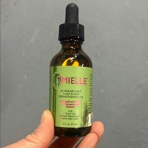 Mielle Rosemary Mint Scalp & Hair Strengthening Oil